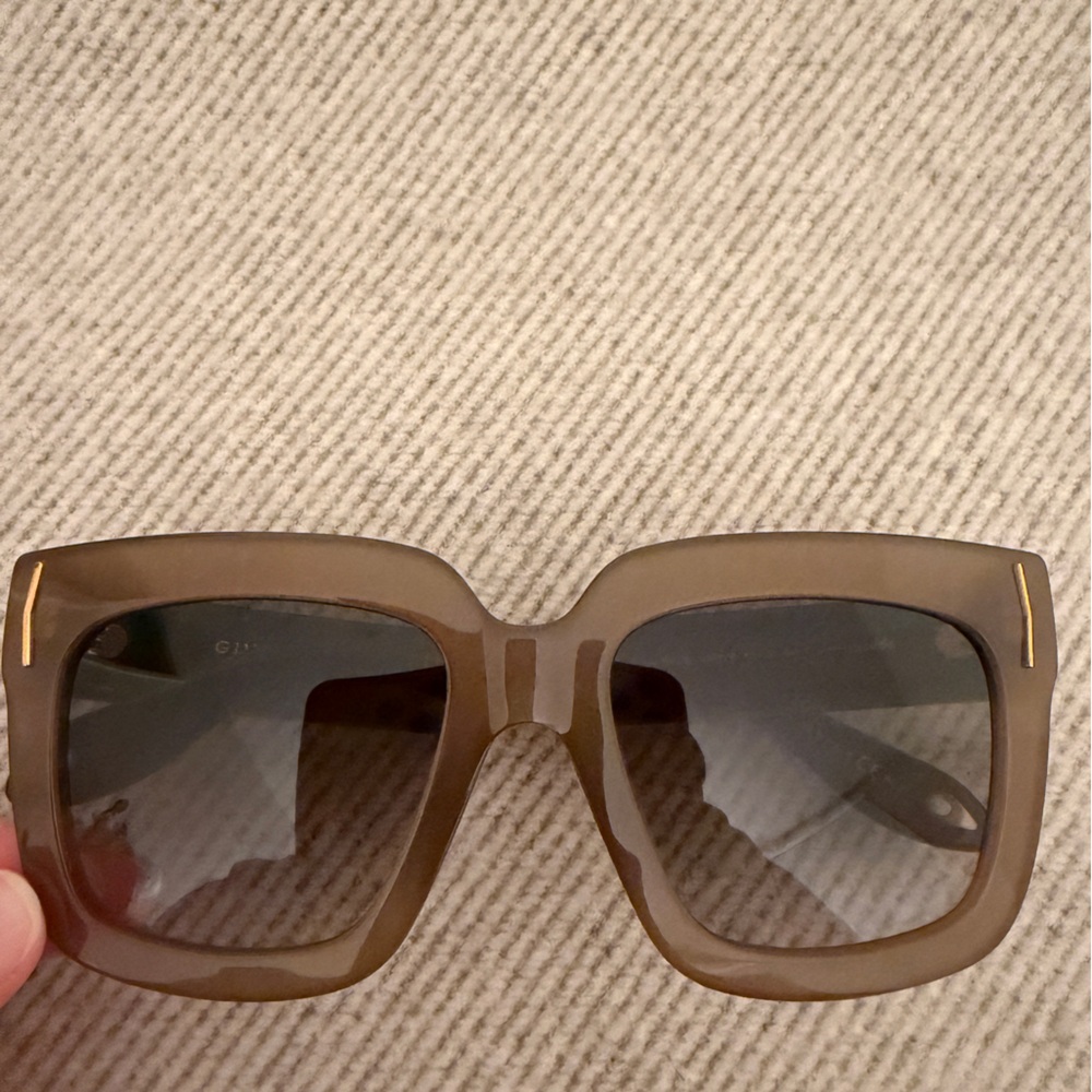 Givenchy sunglasses in beauty mauve color with rose gold details - Picture 4 of 7